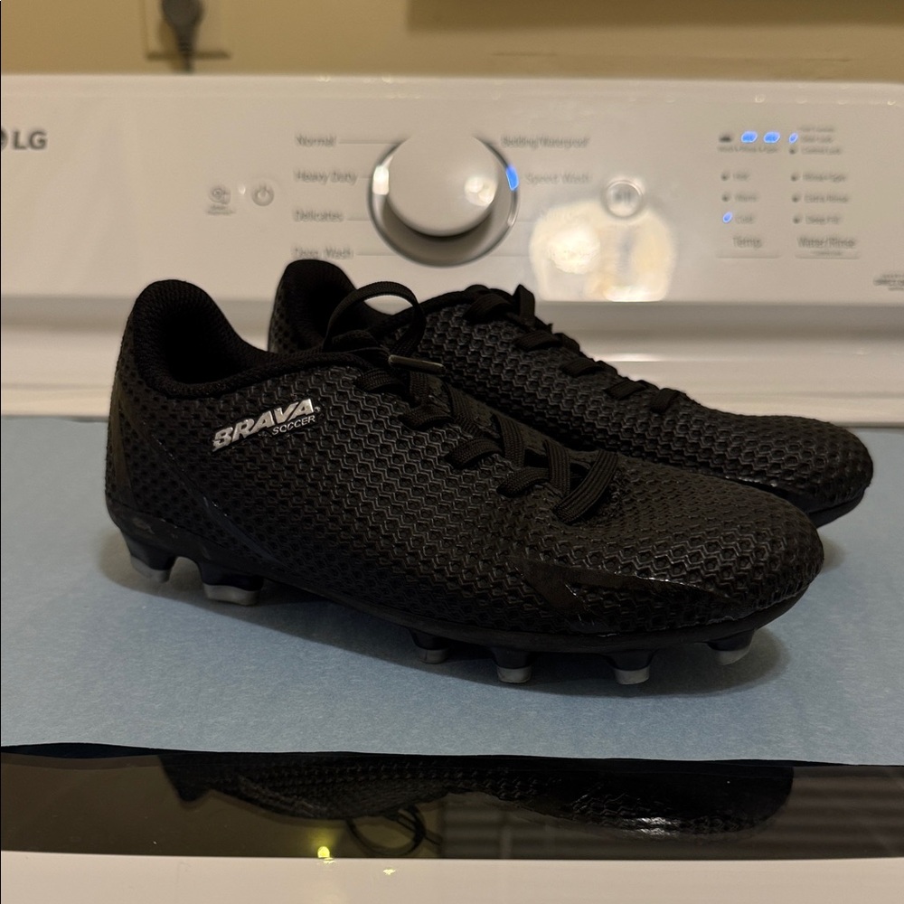 Brava Kids Black Soccer Sneakers